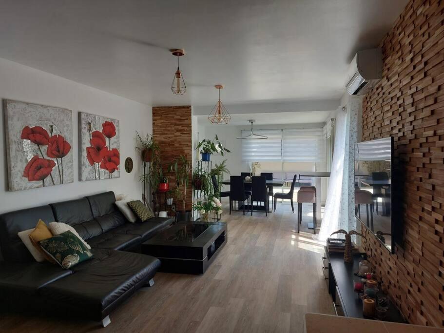 Maison Entiere Redessan エクステリア 写真